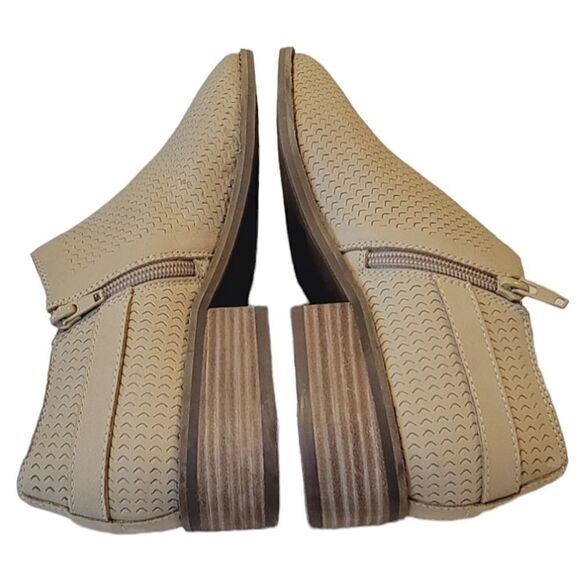 Lucky Brand Toupe Leather Perferated Buckle Cutout Zip Ankle Boots Size 8.5 - Picture 7 of 11